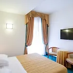 Capri 3s Otel Bardolino