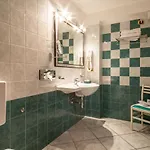 Otel Capri 3s