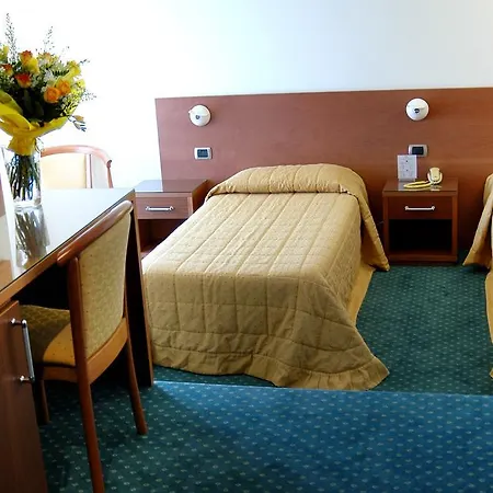 Hotel Capri 3s Bardolino