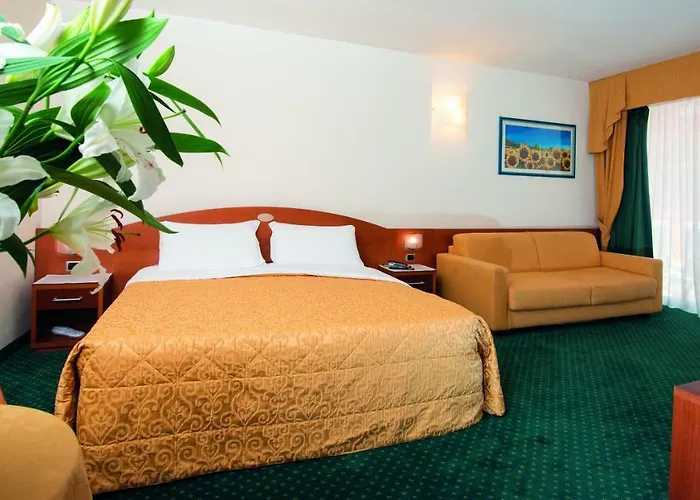 Capri 3s 3* Бардолино