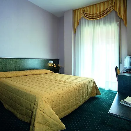 Capri 3s 3* Бардолино