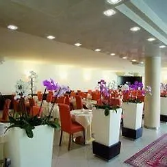 Отель Capri 3s Бардолино