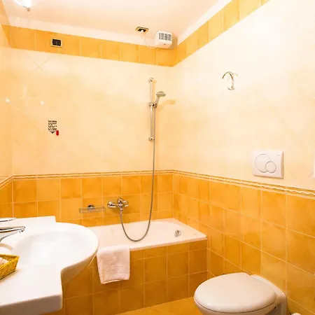 Capri 3s 3* Бардолино